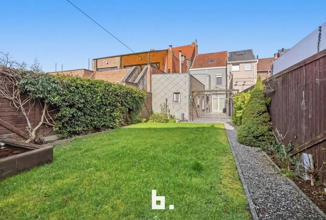 Ruime gezinswoning met tuin nabij het centrum - Roeselare