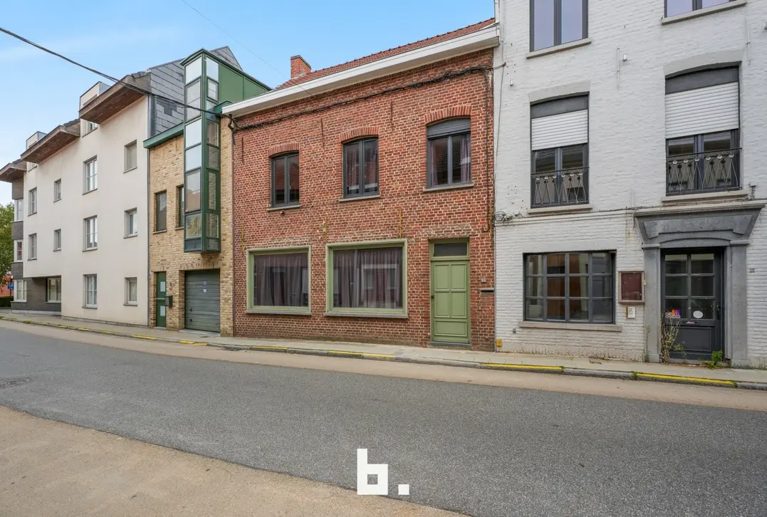 Ruime woning met 5 slaapkamers en stadsterras in het centrum - Wevelgem