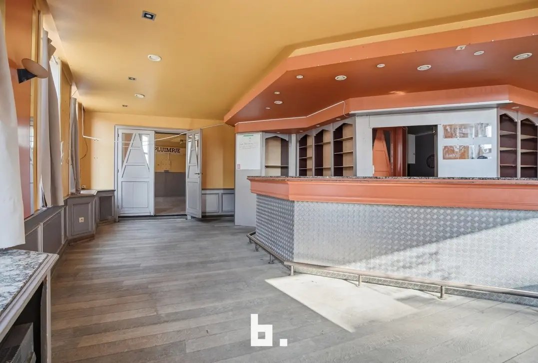 Te renoveren café met woonst op toplocatie in Tielt - Tielt