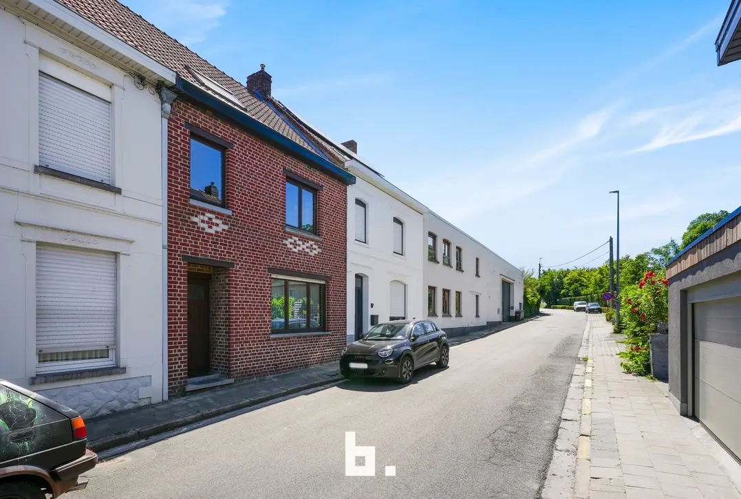 Charmante gezinswoning met vernieuwd dak en tal van mogelijkheden - Kortrijk