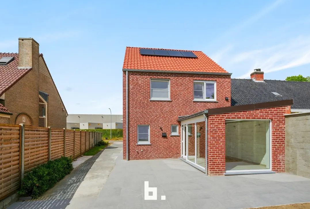 Energiezuinige gezinswoning met 3 slaapkamers en ruime garage te huur in Wielsbeke - Wielsbeke