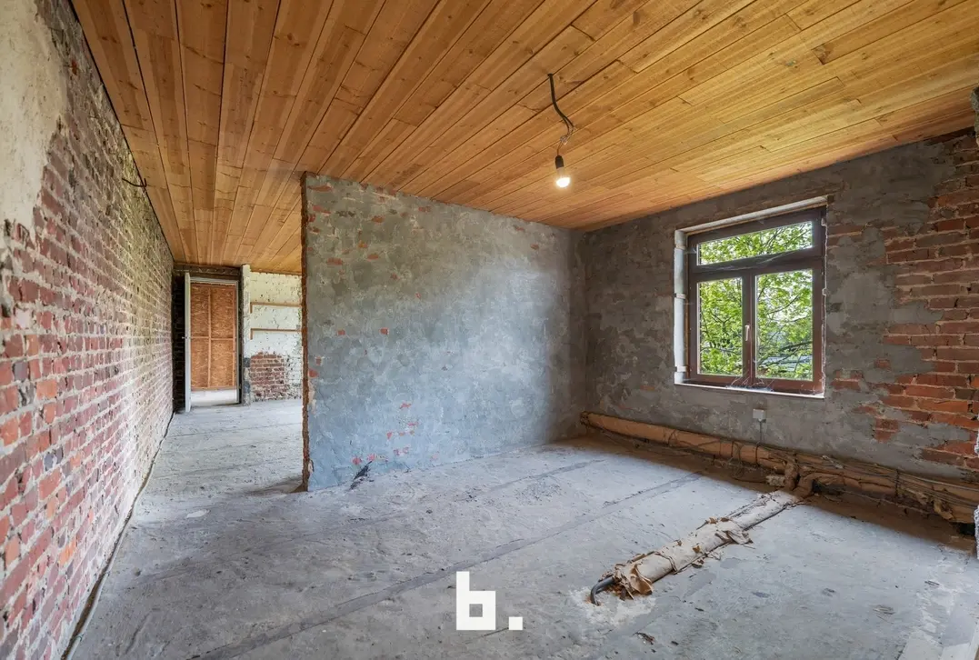Karaktervolle renovatiewoning met ruime oprit in Kuurne - Kuurne