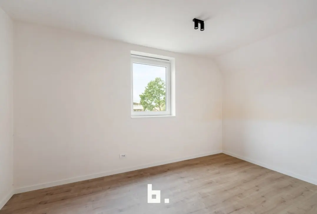 Ruime nieuwbouwwoning met 4 slaapkamers, garage en mooi afgewerkte tuin - Ledegem