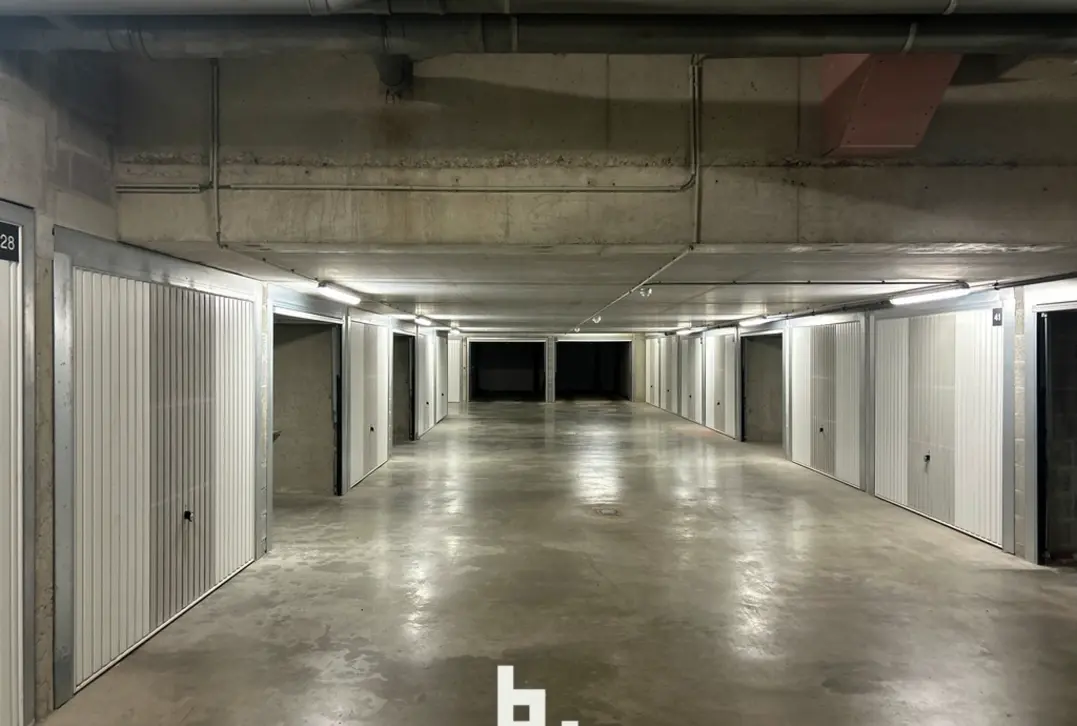 Ondergrondse garagebox nabij Ezelstraat Brugse binnenstad  - Brugge