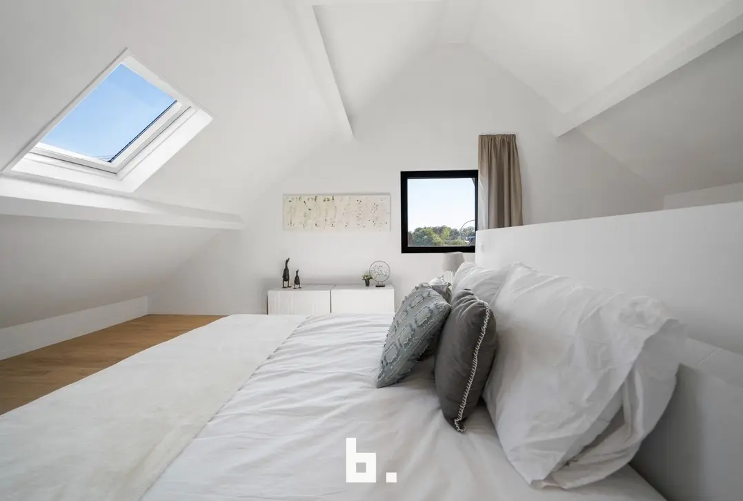 Stijlvol gerenoveerde woning met 3 slpks en prachtige tuin te Brugge waar ruimte, licht en verfijning samenkomen - Brugge