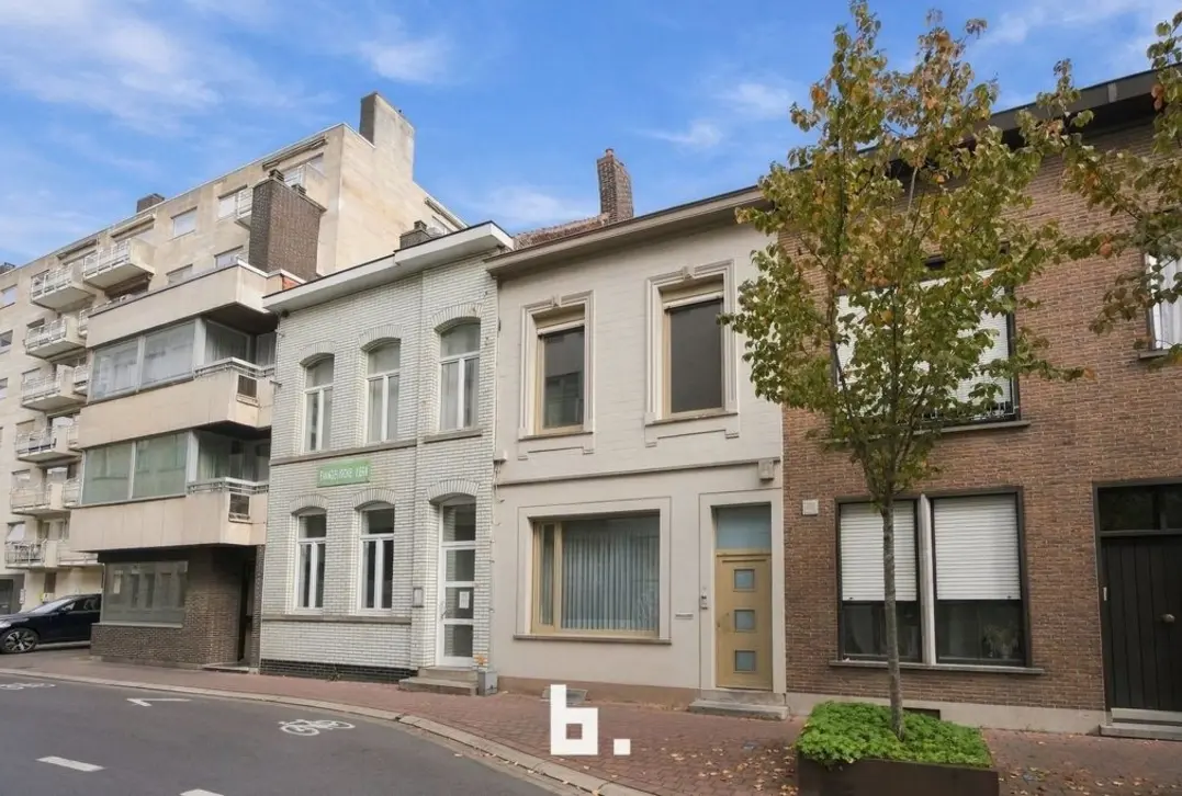 Ruime stadswoning met potentieel  ***TOPPER*** - Roeselare