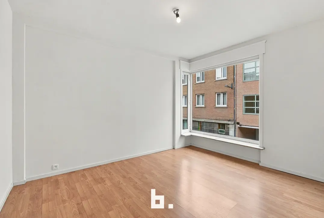 Centraal gelegen 2-slaapkamerappartement met kelderberging in Roeselare - Roeselare
