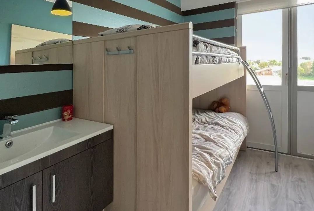 Volledig gerenoveerd 2 slaapkamer appartement met ruime terrassen - De Haan