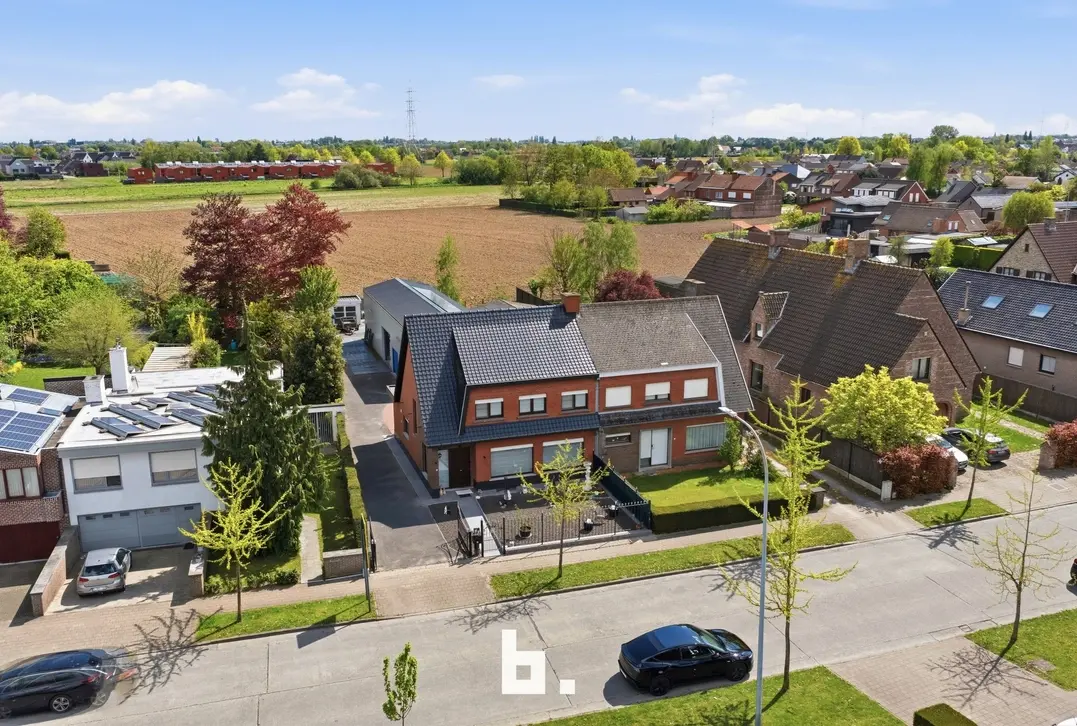 Ruime en veelzijdige woning met atelier op topligging in Izegem - Izegem
