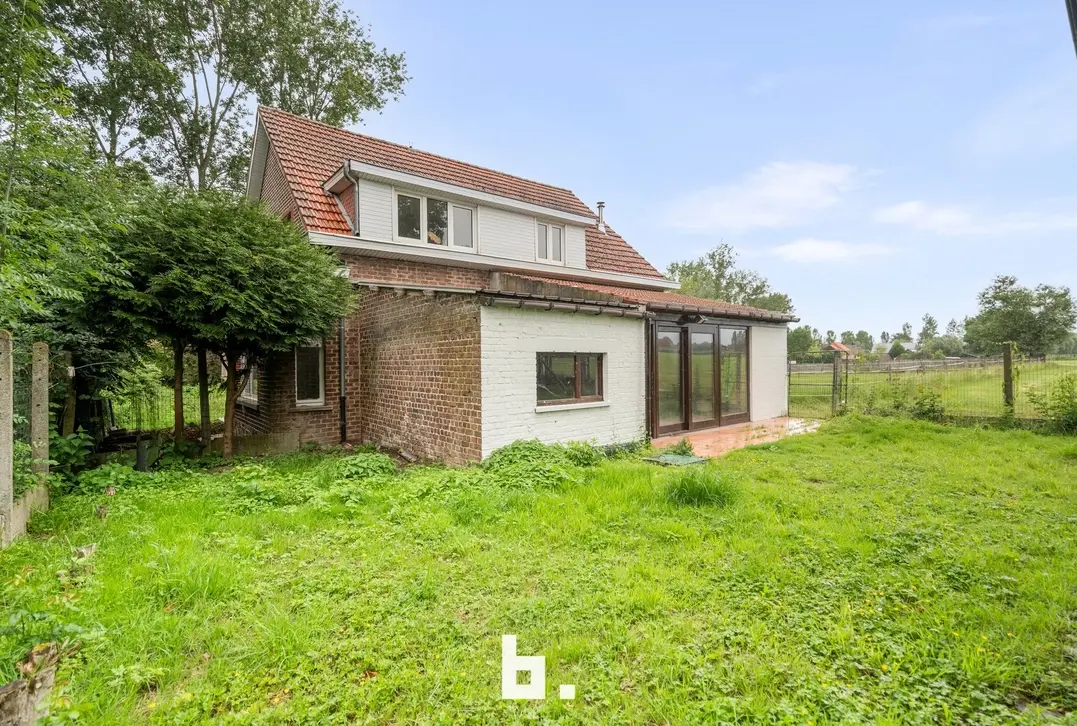 Ruime open bebouwing met 3 slaapkamers, garage en tuin in het gegeerde Meerbeke - Ninove