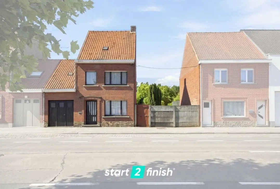 Ruime woning met grote tuin en bouwgrond - Roeselare