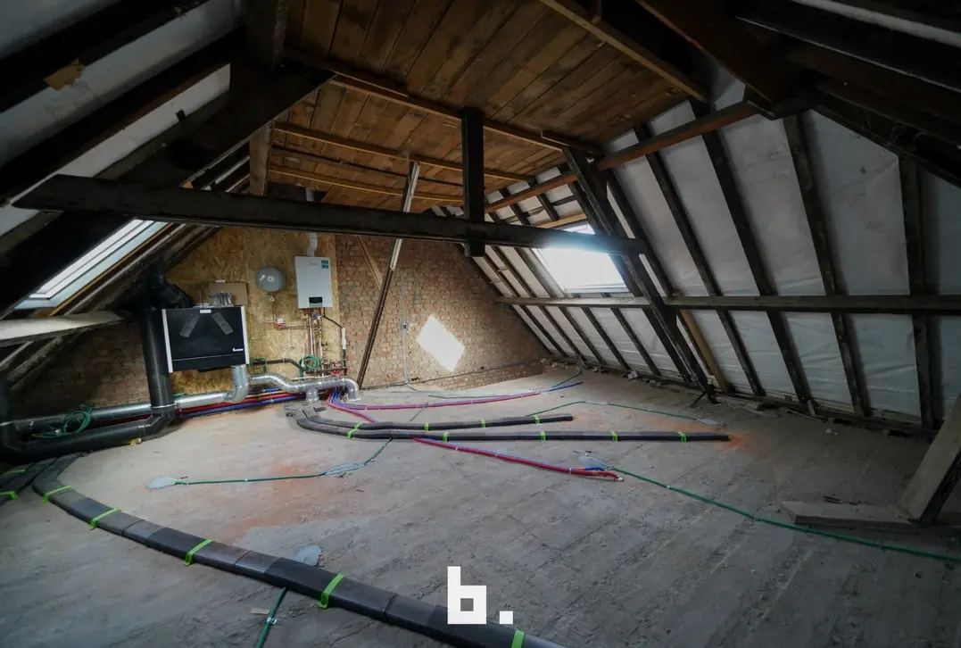 Ruime gerenoveerde hoekwoning - Eernegem