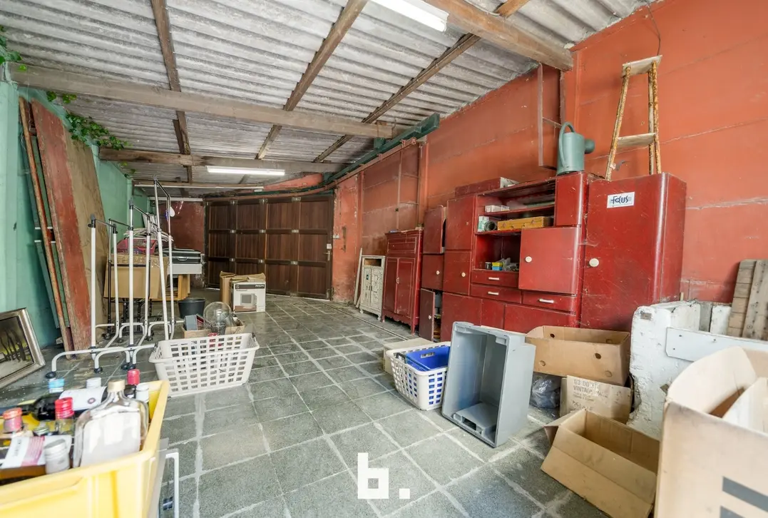 Te renoveren handelshuis met woonst en garage in centrum van Eernegem - Eernegem