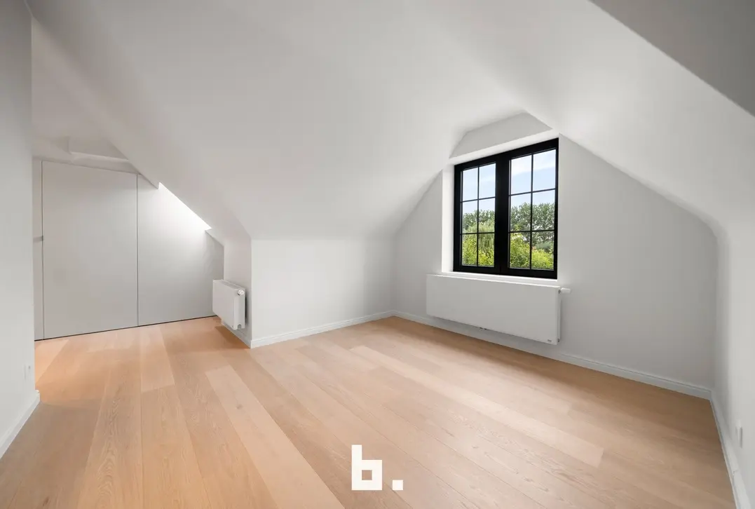 Een karaktervolle villa in uitgesproken cottagestijl, waar authentieke architectuur en hedendaags wooncomfort harmonieus samenkomen.  - Oostkerke