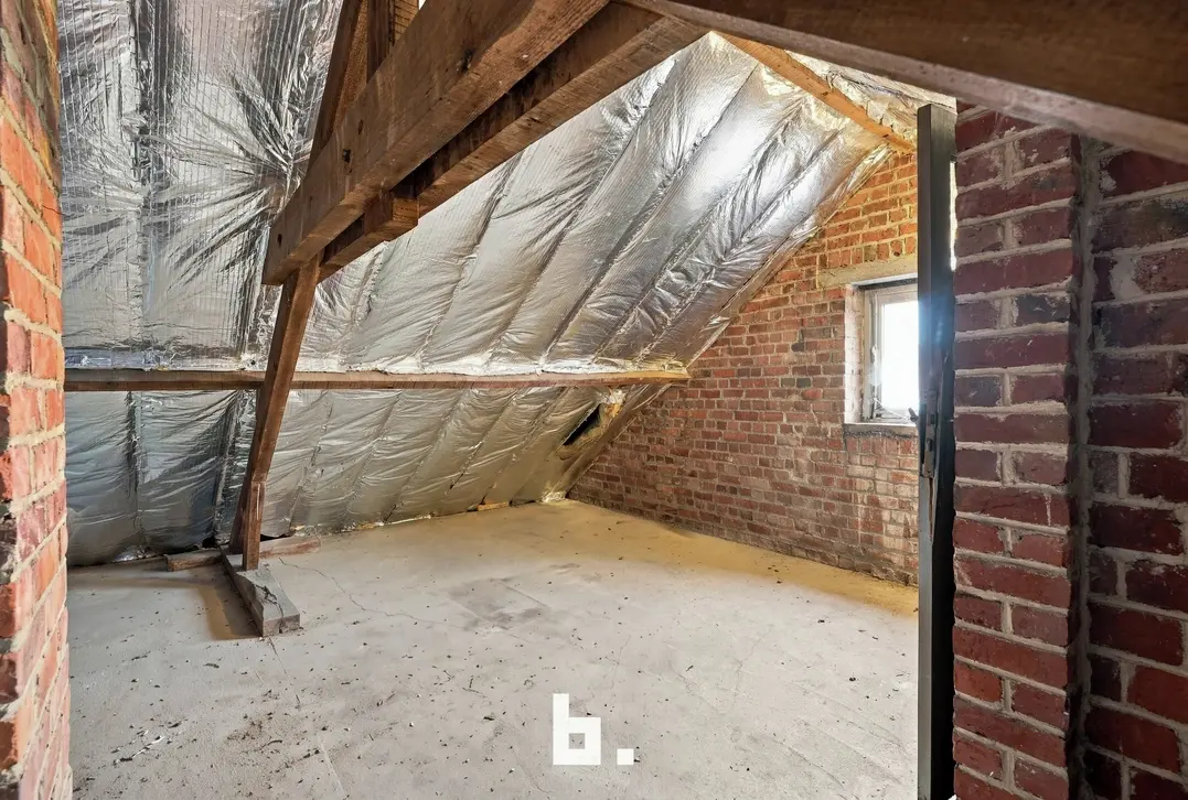 Halfopen woning met 3 slaapkamers, garage en 5 extra garages nabij het Sterrebos - Roeselare
