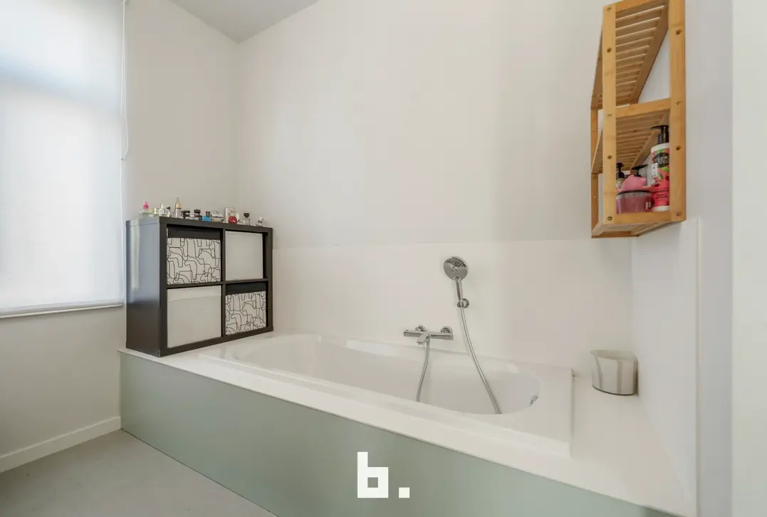Charmante hoekwoning met 2 slaapkamers en tuin. - Sint-Andries