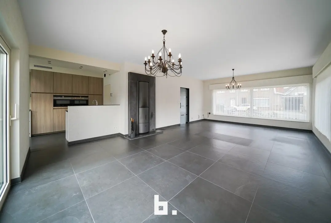 Halfopen woning met garage en tuin in Sint-Andries - Sint-Andries