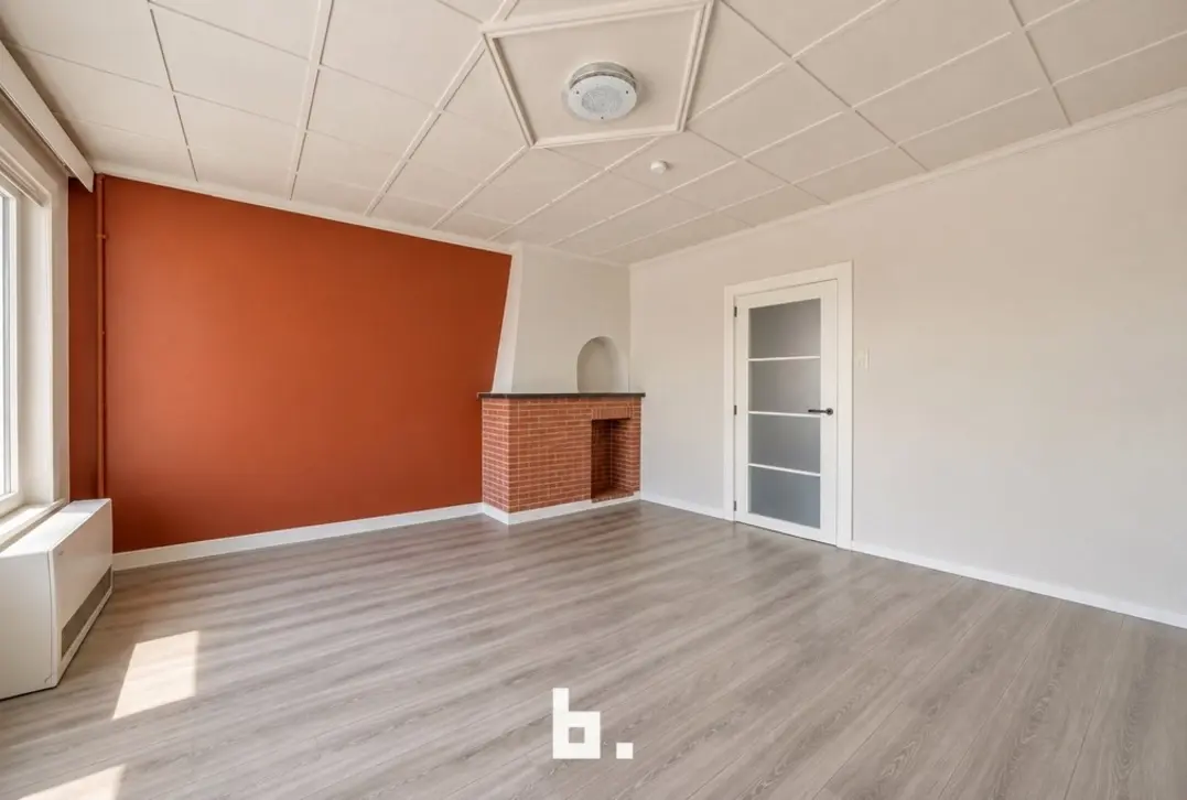 Ruim duplexappartement met 2 slaapkamers, zuidgericht terras, privatieve garage, oprit en extra bergplaats! - Roeselare