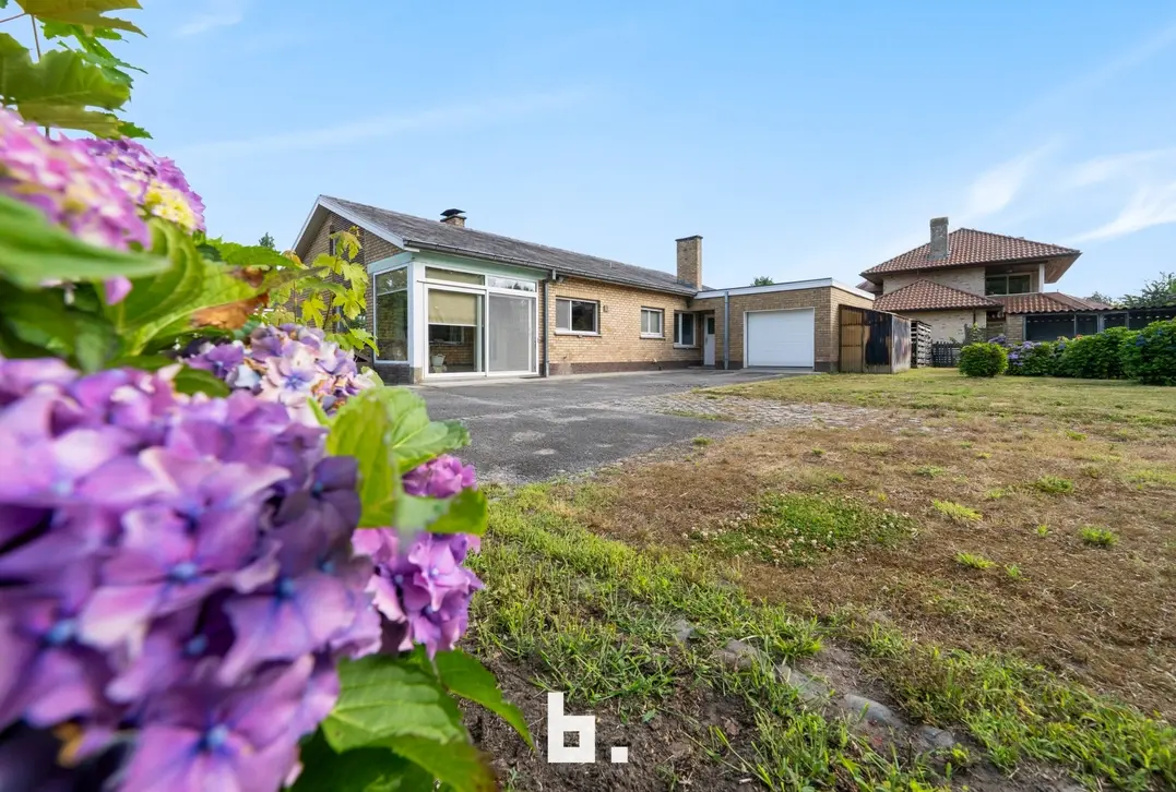 Karaktervolle laagbouwvilla op een perceel van 1.710 m² – Toplocatie in Oedelem - Oedelem