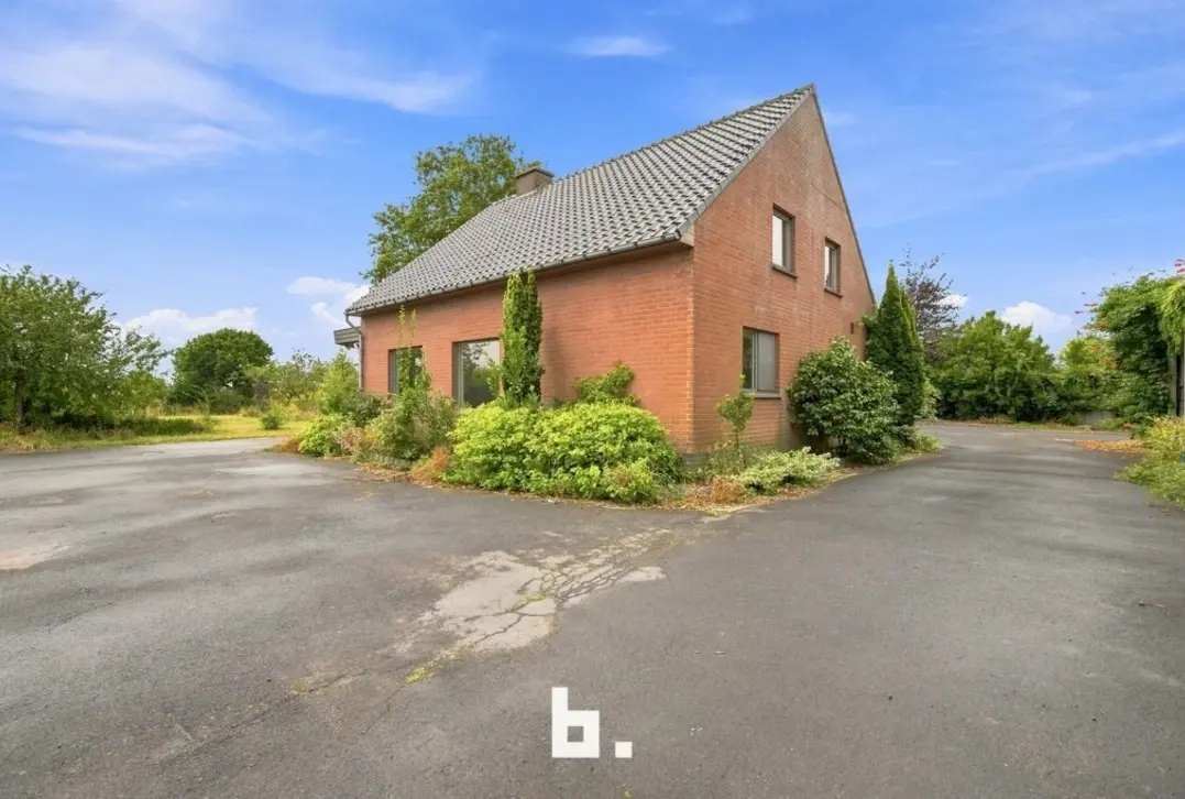 Unieke landelijke eigendom met loods op ruim 2,3 hectare - Kortemark