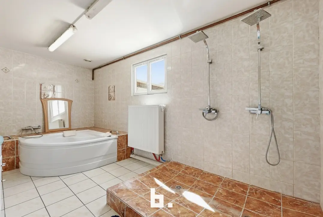 Ruime woning met veel potentieel op centrale ligging in Dadizele - Moorslede