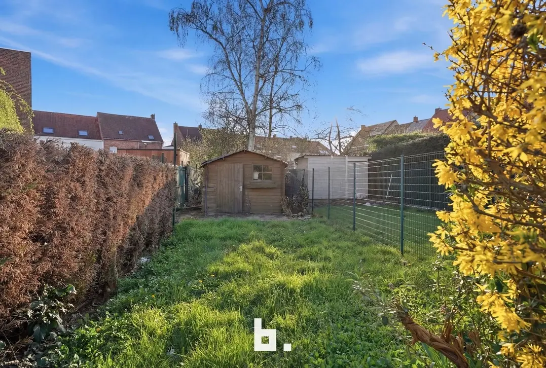 Centraal gelegen woning met zonnige tuin in het centrum-Wervik-€99.000