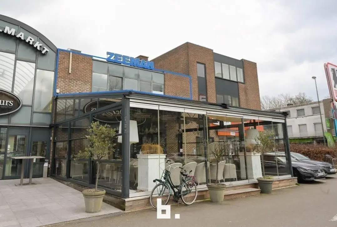 Handelspand met mooi rendement op zeer commerciële ligging te Pelt (Neerpelt)  - Pelt