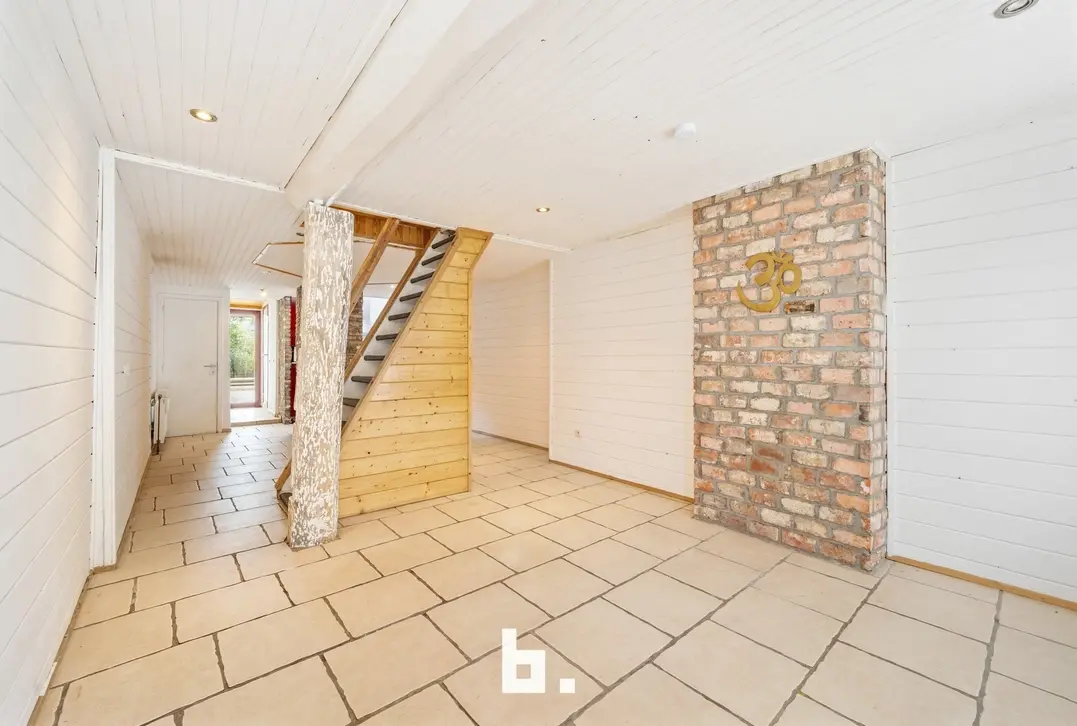 Woning met zeer veel potentieel te Kortrijk! - Kortrijk