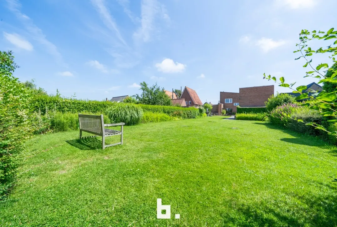 Open bebouwing met veel potentieel op een prachtig groen perceel in Oudenburg - Oudenburg
