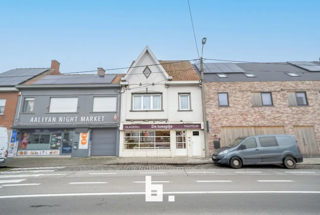 Handelshuis met grote woonst en atelier  - Roeselare