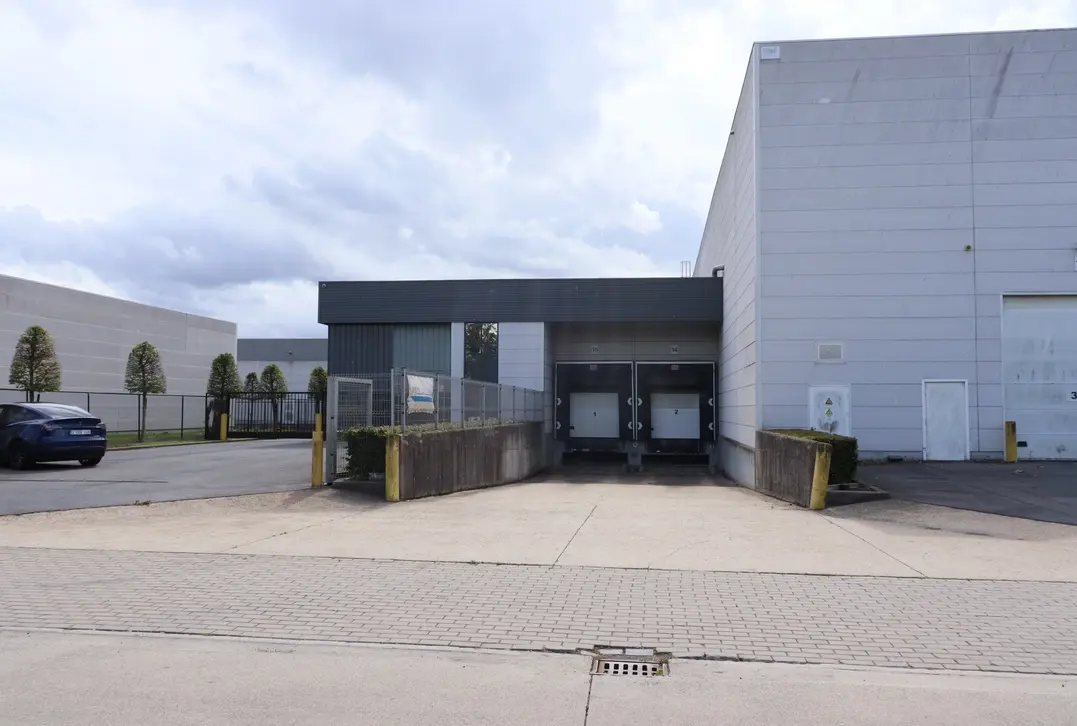 Logistiek magazijn te huur aan de A10 - Oostende