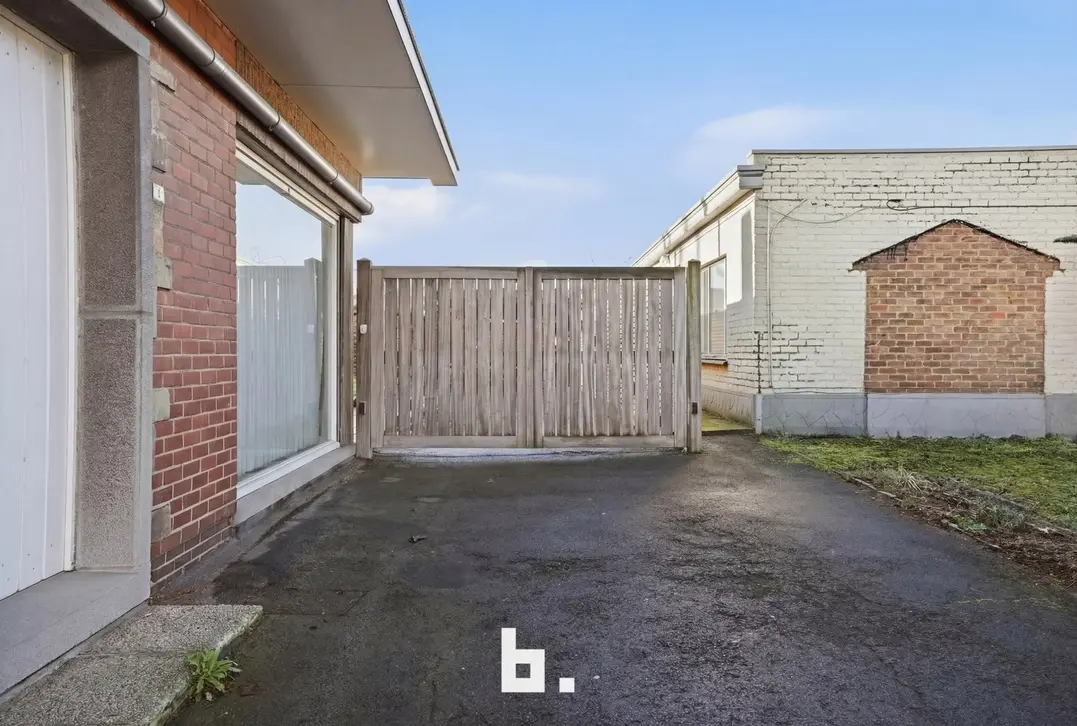 Charmante halfopen woning met tuin en carport in rustige straat-0 Kortrijk-€235.000