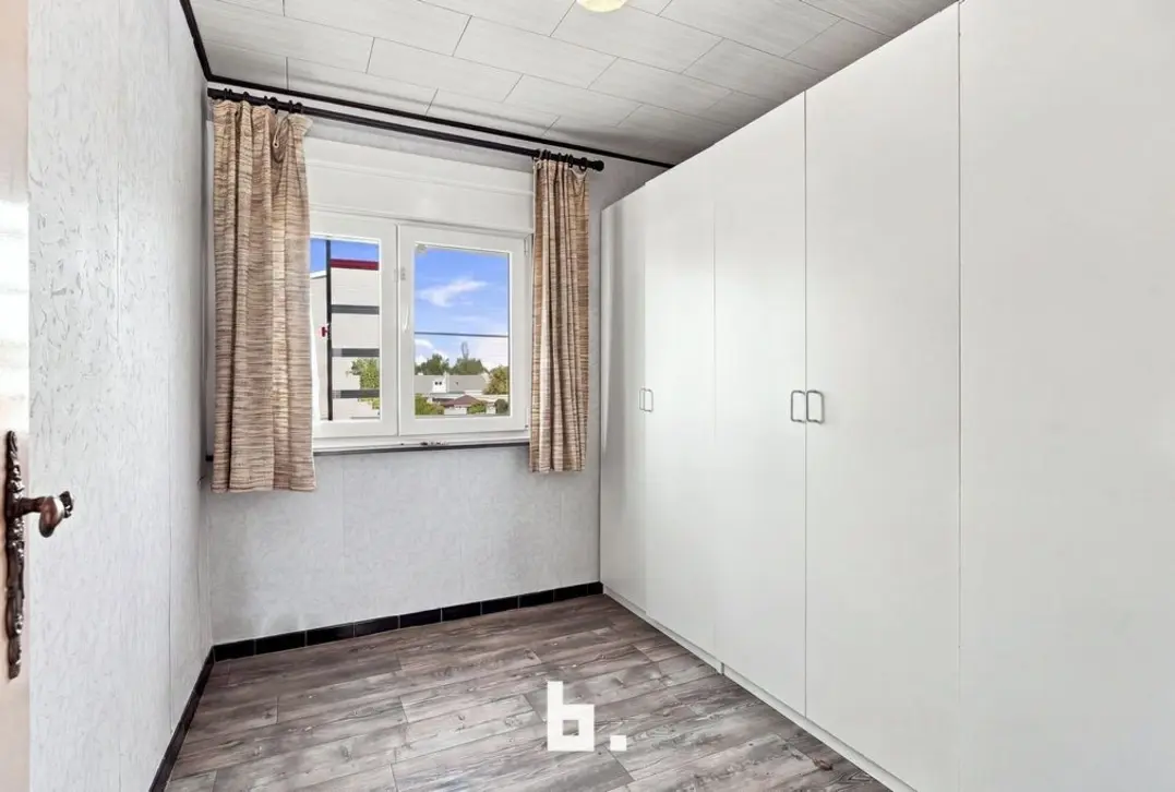 Gezinswoning met zonnige tuin, garage en oprit - Roeselare