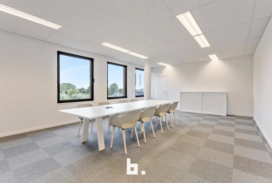 Ruim kantoor op centrale locatie - Roeselare