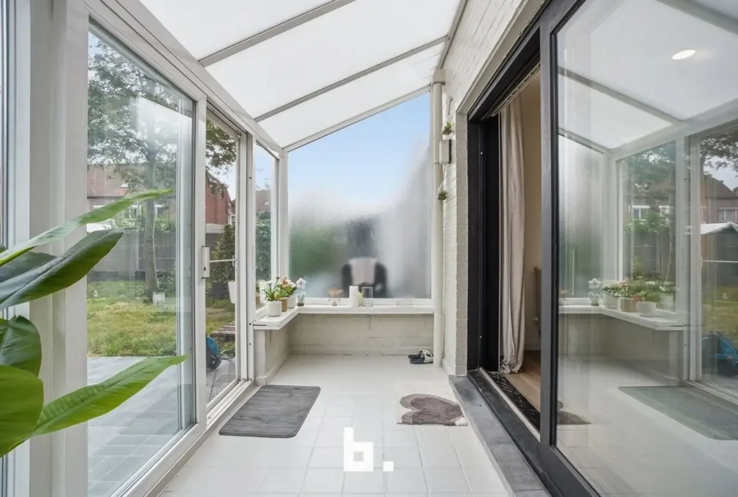 Energiezuinige, instapklare, gerenoveerde woning met zonnige tuin - Roeselare