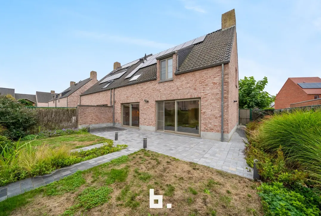 Instapkare halfopen bebouwing met 4 slaapkamers en garage op zeer gegeerde ligging! - Sint-Andries