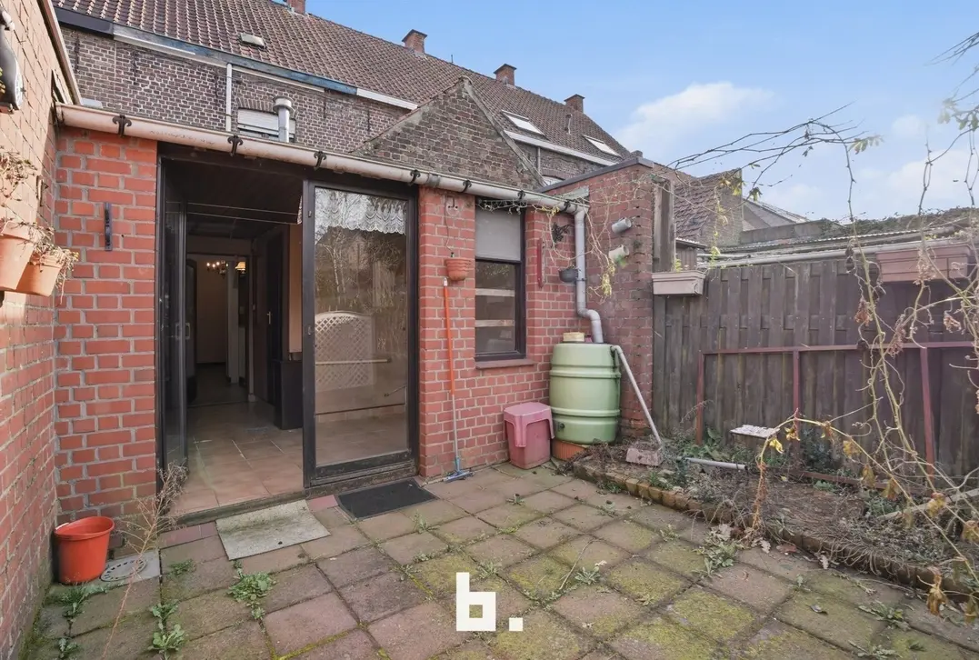 Te renoveren stadswoning met tuin op uitstekende ligging in Roeselare - Roeselare