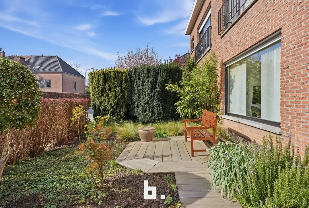 Halfopen gezinswoning met tuin, oprit en garage - Kortrijk - €315.000