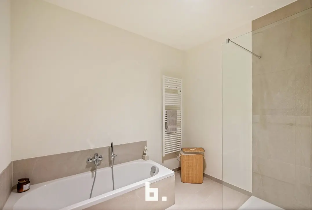 Volksplein 18B, 8500 Kortrijk - €444.852,64 - Instapklare nieuwbouwwoning met 5 slaapkamers, tuin, dakterras en garagebox in hartje Kortrijk!