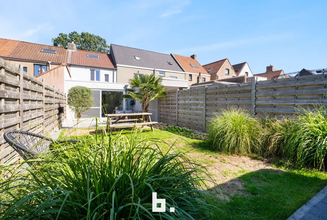 Perfect instapklare woning met gezellige tuin op uitstekende ligging - Sint-Kruis