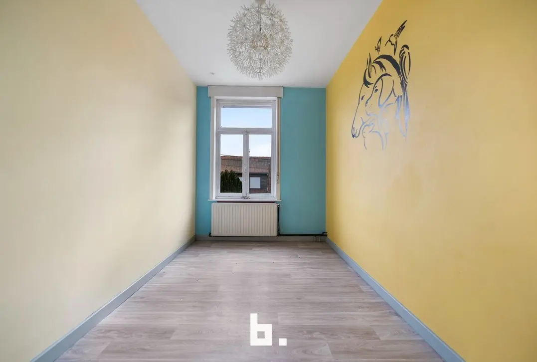 Karaktervolle renovatiewoning met ruime oprit in Kuurne - Kuurne