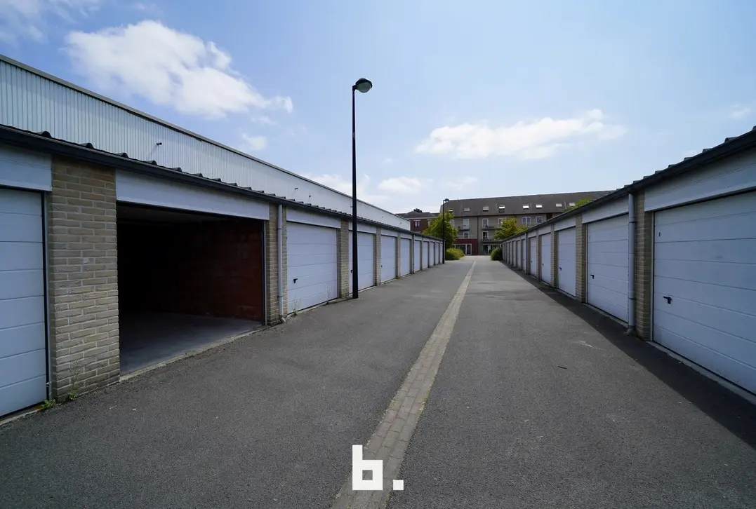Ruime garage te huur in Sint-Andries  - Sint-Andries