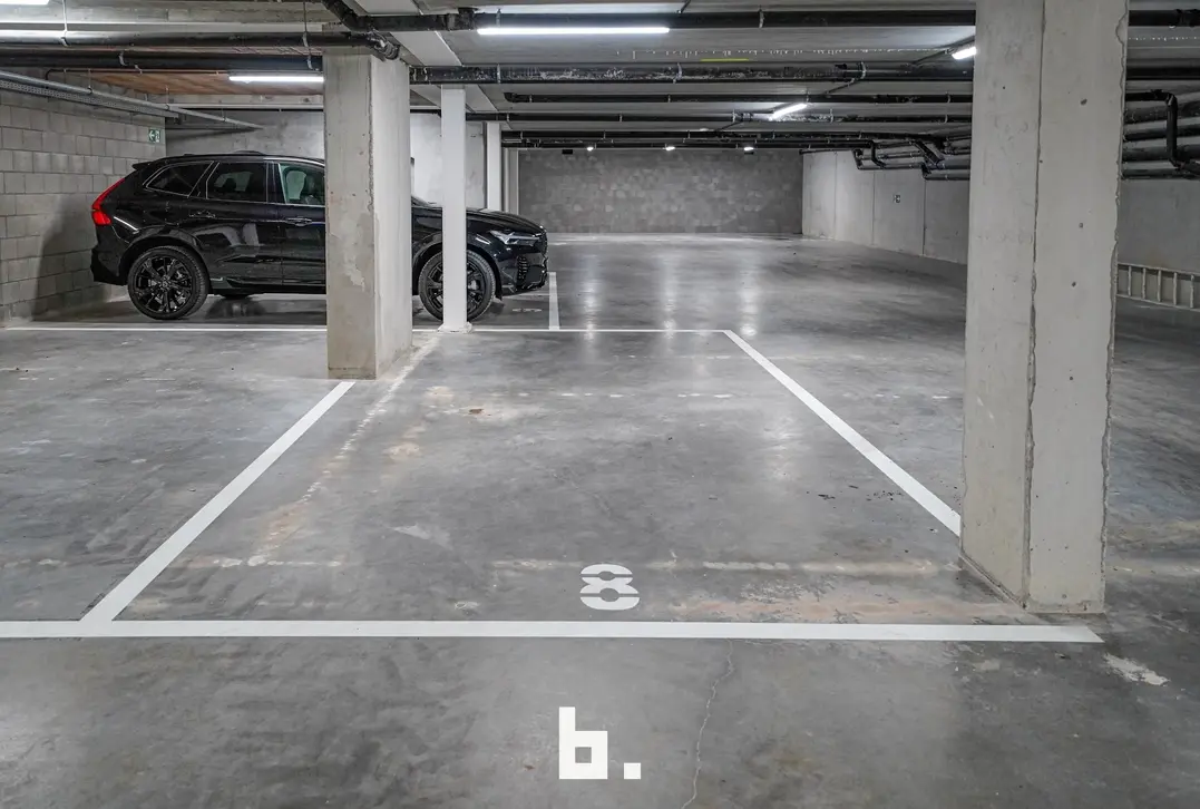 Autostaanplaats te Brugge op unieke locatie - Brugge