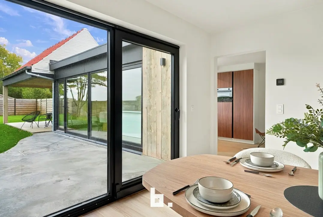 Instapklare, volledig gerenoveerde woning met 5 slaapkamers en 219 m² woonoppervlakte! - Ledegem