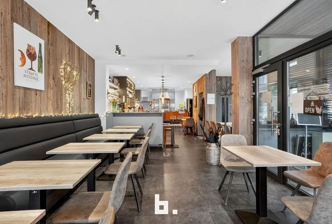 Tophorecazaak met woonst te koop op absolute A-locatie te Diksmuide - Diksmuide