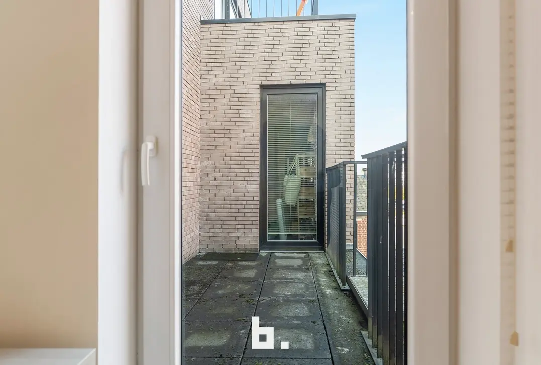 Interessante investering: 3 verhuurde studentenkamers met private badkamer op toplocatie in Kortrijk! - Kortrijk