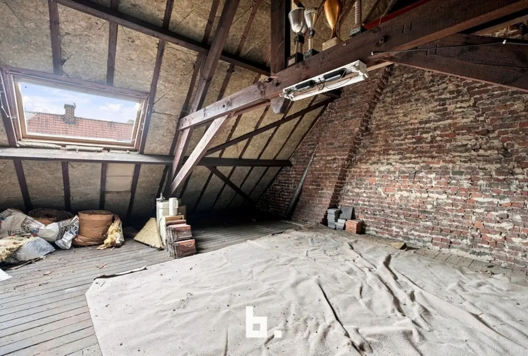 Te renoveren woning met veel potentieel in centrum Izegem - Izegem