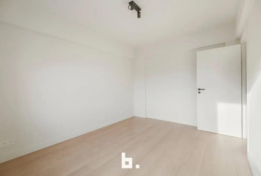 Lichtrijk en ruim appartement met 2 terrassen en garage nabij het centrum - Kortrijk