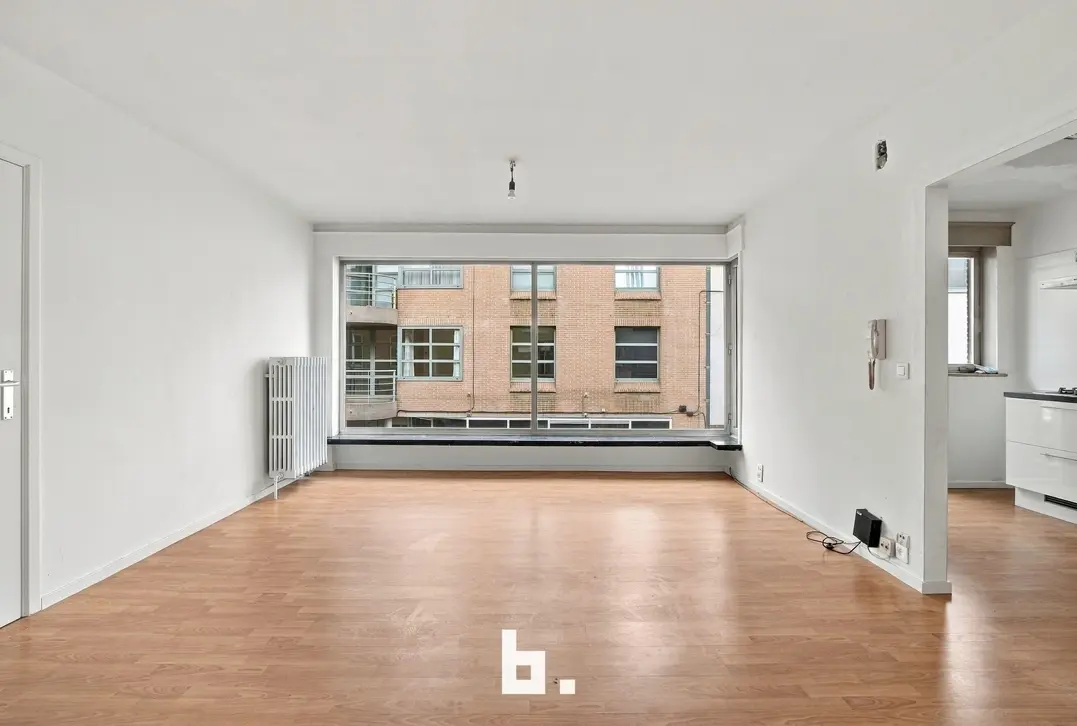 Centraal gelegen 2-slaapkamerappartement met kelderberging in Roeselare - Roeselare