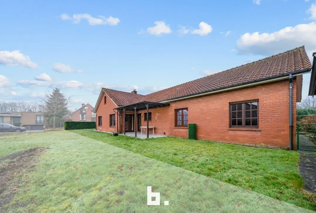 Rustige gelegen te renoveren open bebouwing op topligging - Sint-Andries